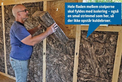 Isoleret anneks: Isolering lægges mellem stolper i isoleret anneks Isoleret anneks: Isoleringsstykker lægges mellem stolper i isoleret anneks